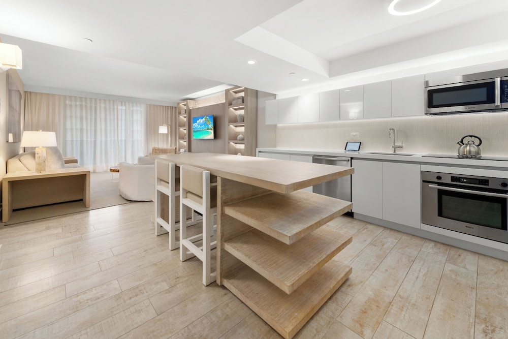 Luxury Vacation Rentals at 1 Hotel & Homes by LRMB
