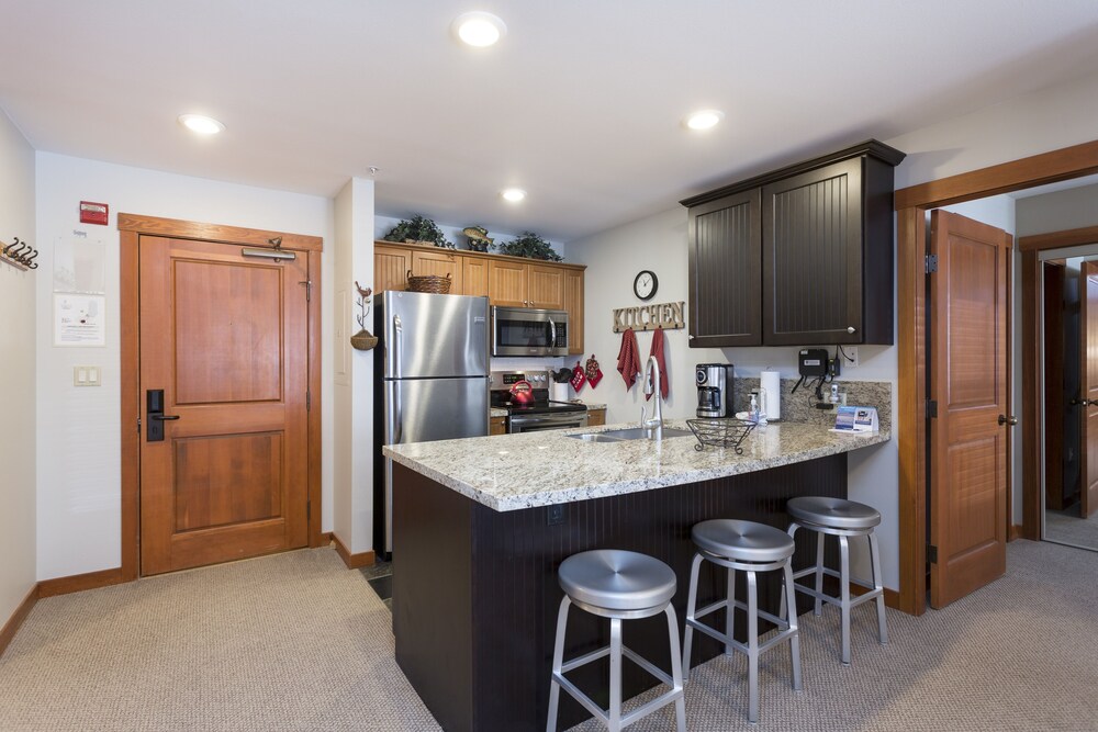 2403 - Two Bedroom Deluxe Eagle Springs East 2 Condo by RedAwning view 3