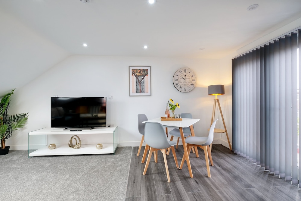 Newly Converted 3 Bed Apt. in Hounslow