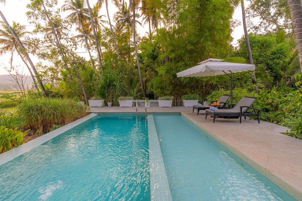 Loto Bianco by Hireavilla -4br w Pvt Pool Siolim