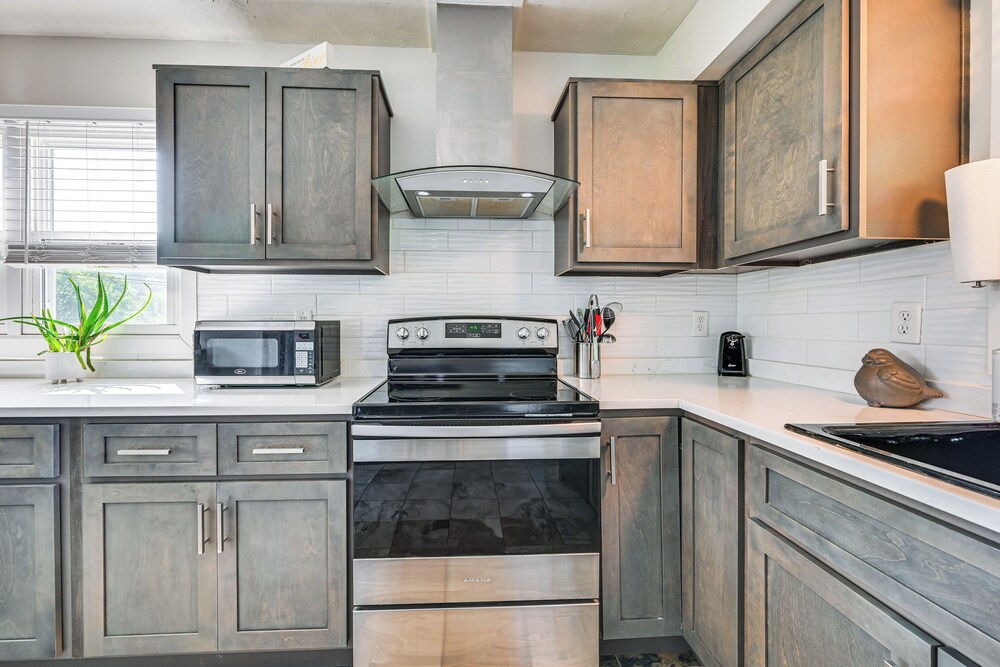 Near Dtwn Somerset: Tranquil Getaway w/ Fire Pit