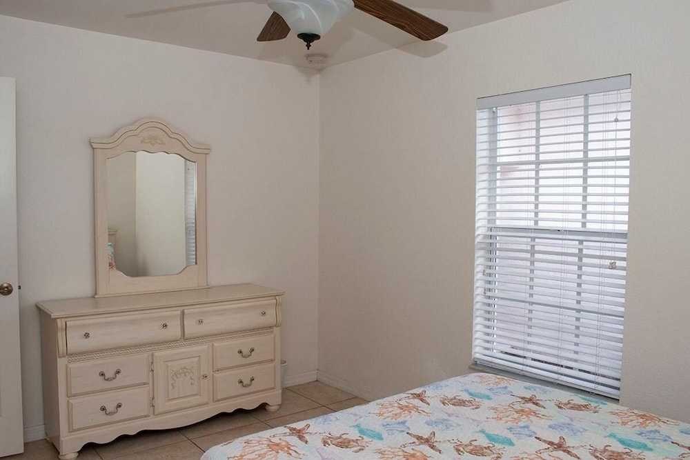 Rotonda West 2 Bedroom Condo w Lanai 9 miles to Gulf Beaches 2 Condo