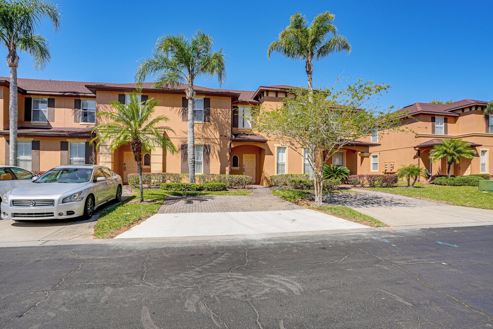 9 Mi to Disney: Spacious Resort Home w/ Lazy River