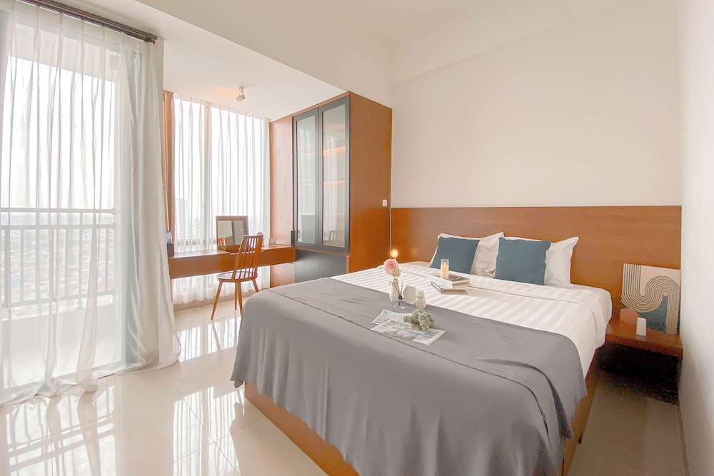 Strategic And Homey Studio At Lrt City Bekasi Apartment