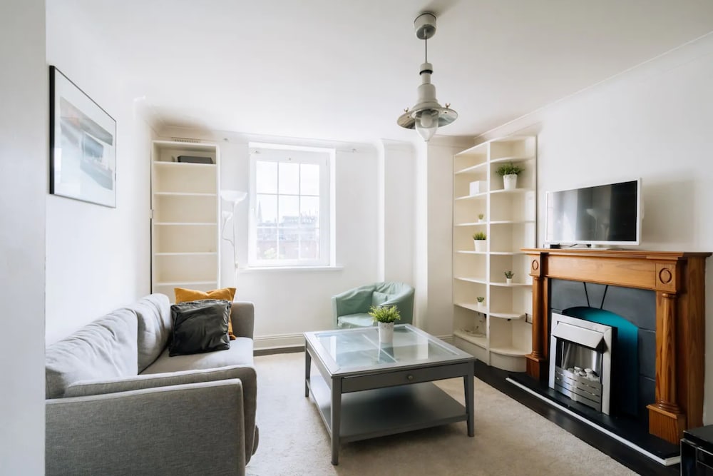 Homely 1 Bedroom Apartment in Dublin City Centre With River View