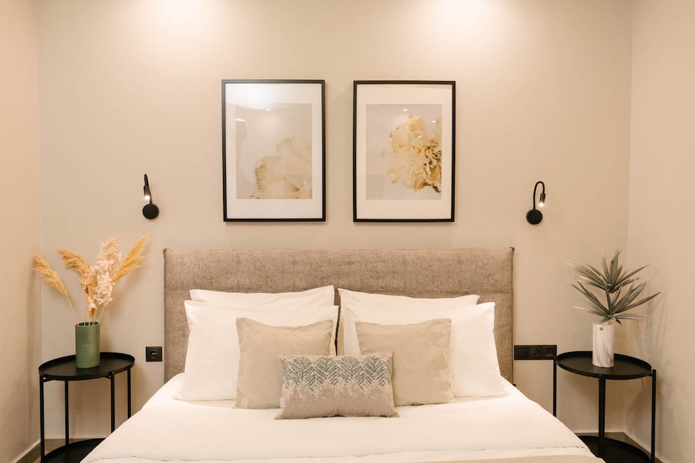 Phaedrus Living: City Center Zenonos Suite photo 2