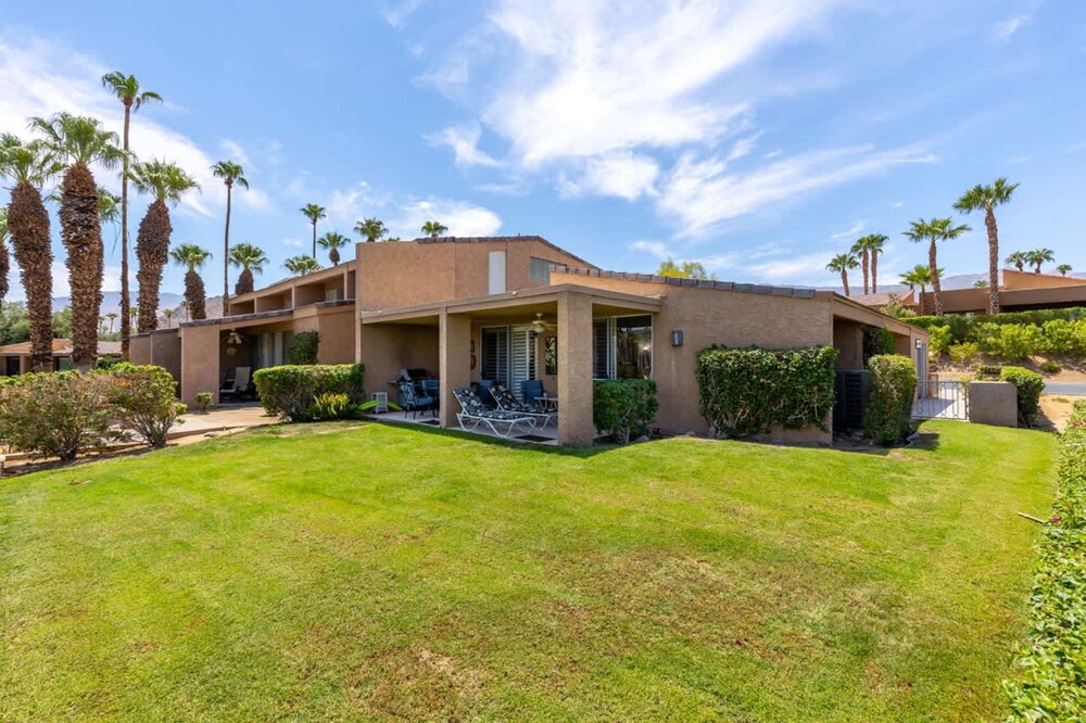 Desert Flower- Ironwood CC Condo Pool Spa
