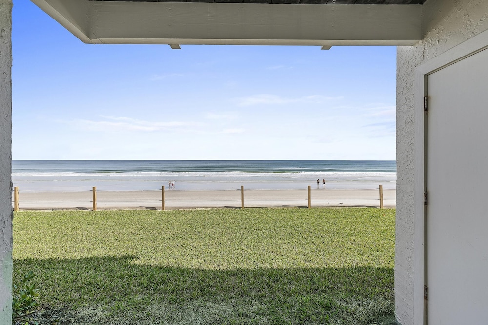 Colony Beach Club 125