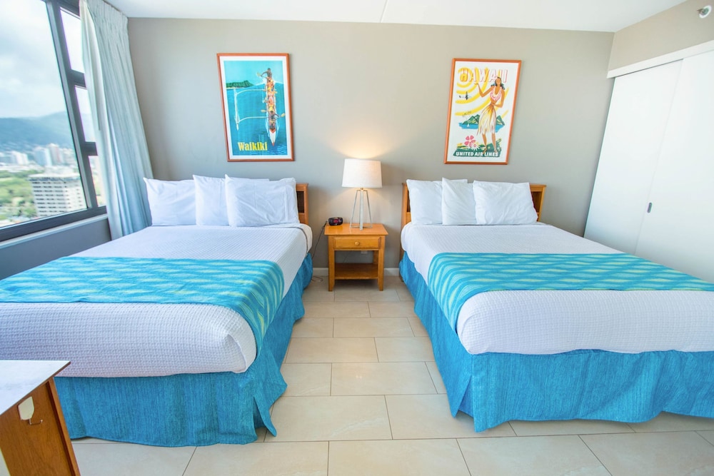 Waikiki Banyan - Ocean View Tower 1 Suite 2210 view 2