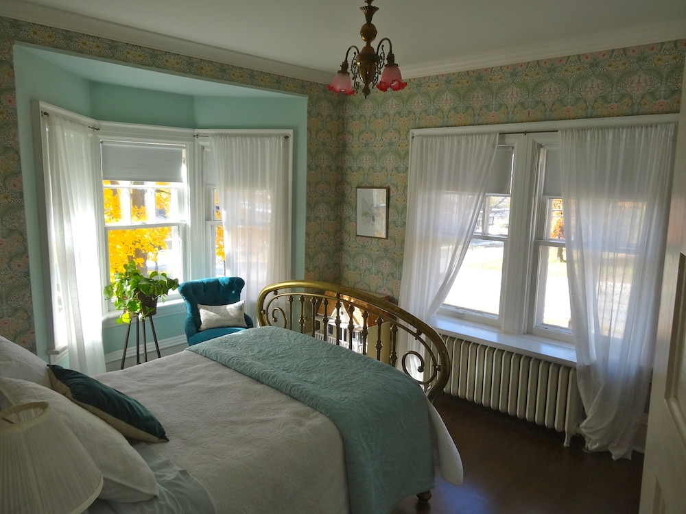 The Captain's House B&B