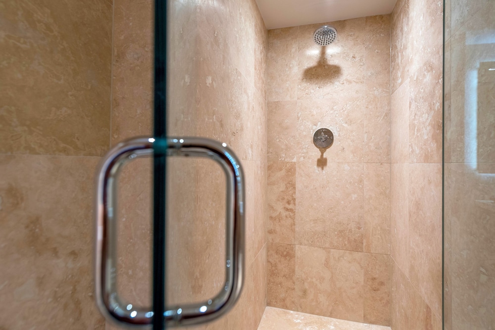Luxury Vacation Rentals at 1 Hotel & Homes by LRMB