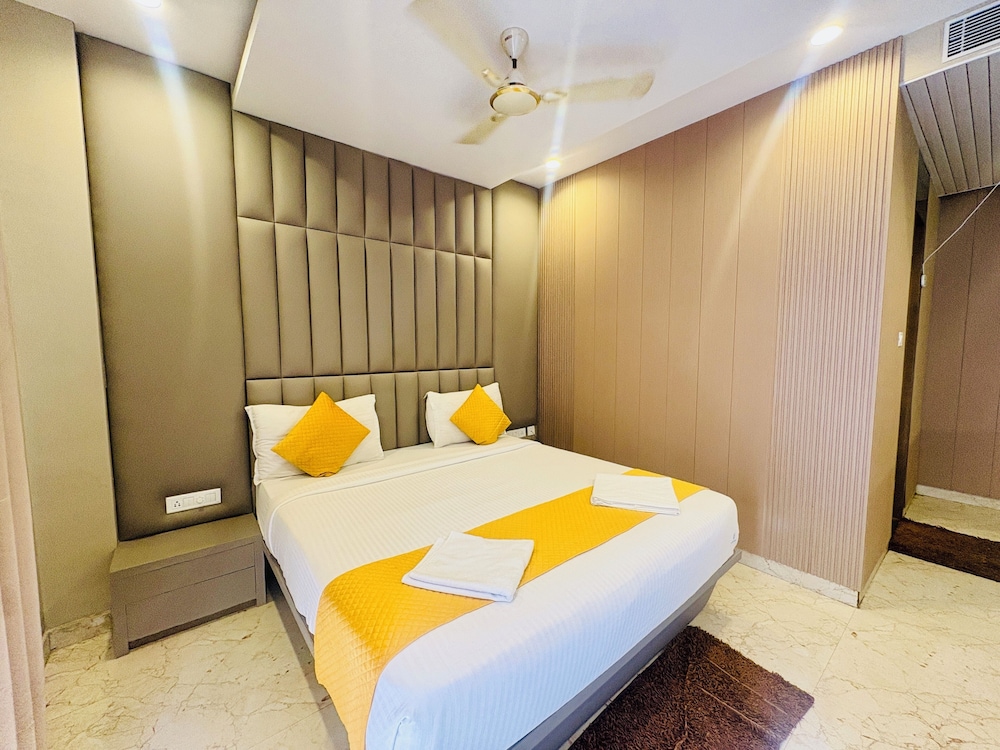 The Bay Suites Puri With Sea View
