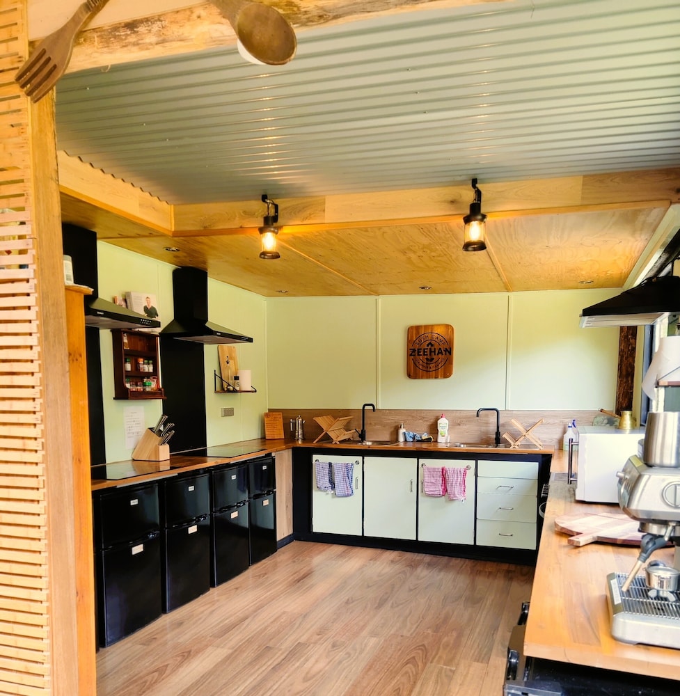 Zeehan Bush Camp