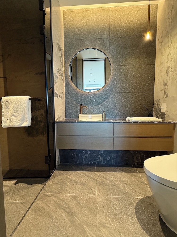 Caelum Black Gangnam Luxury Apt