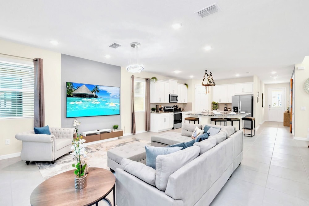 Spectacular 7BR Home w Pool & Arcade Near Disney