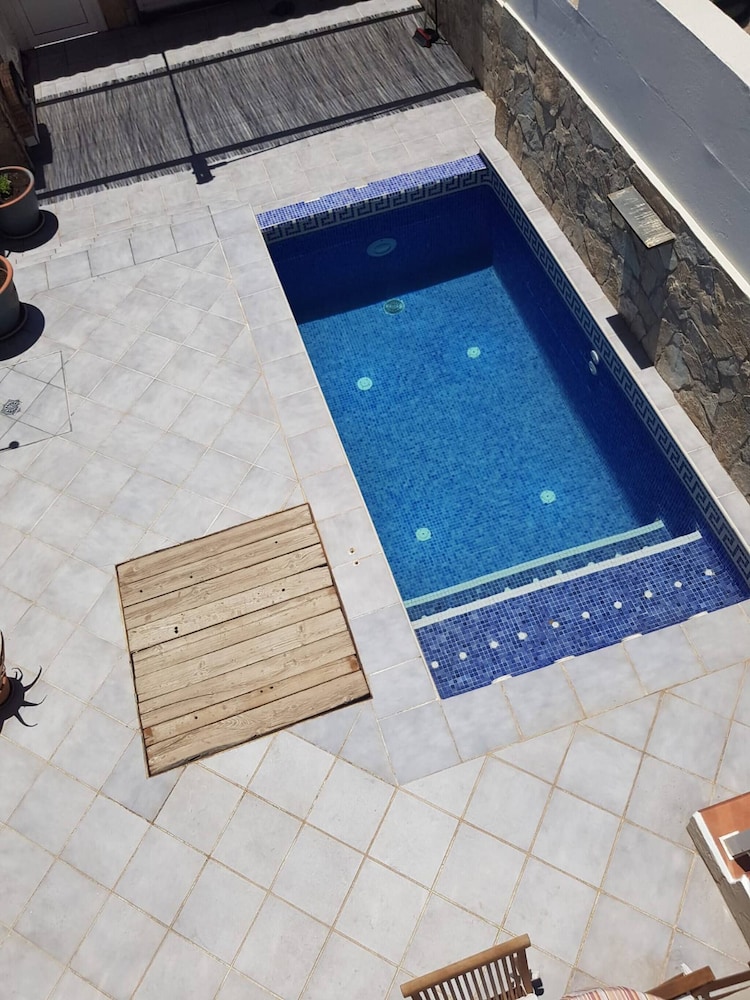 Apartment With Swimming Pool Near the Beach photo 2
