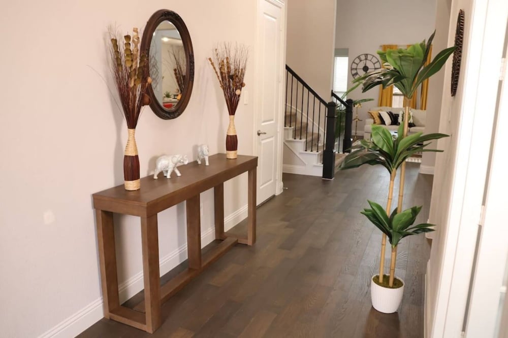 Spacious Home w Putting Green -for Extended Stays