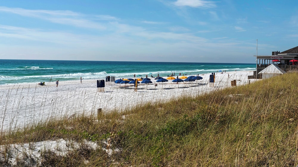 Sleeps 8 w/ Resort Pools, Tennis, Golf & Beach Access + Attraction Tickets!