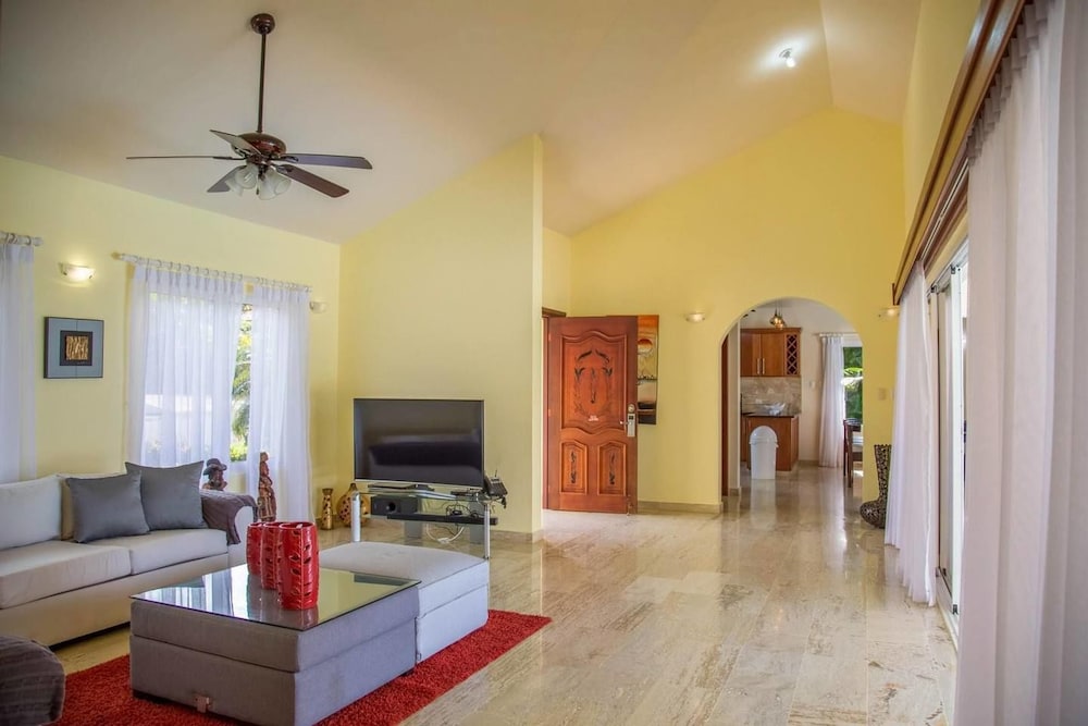 Private Villa! All Bedrooms /w TVs and in Livingroom