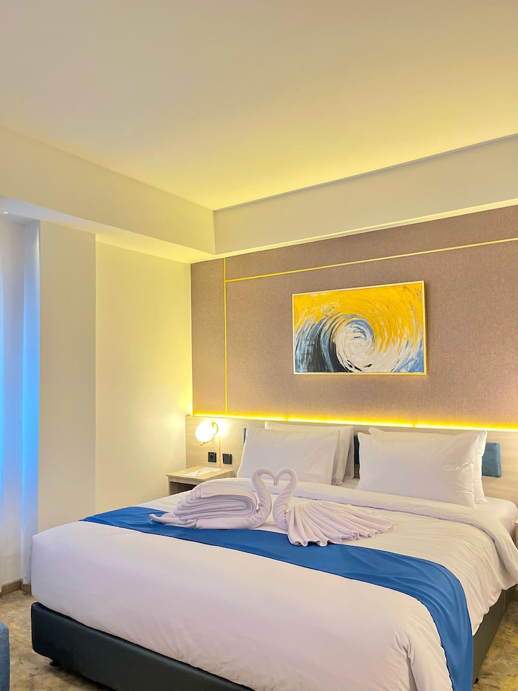 LYNN Hotel Tuban