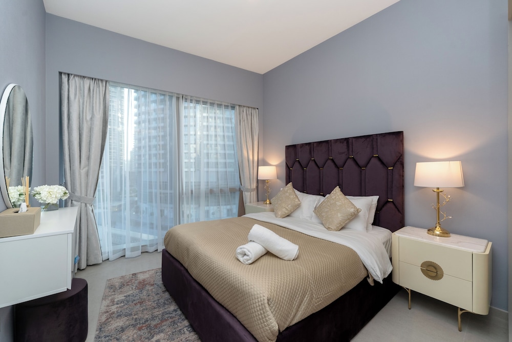 One Lux Stay Grande Signature Residences