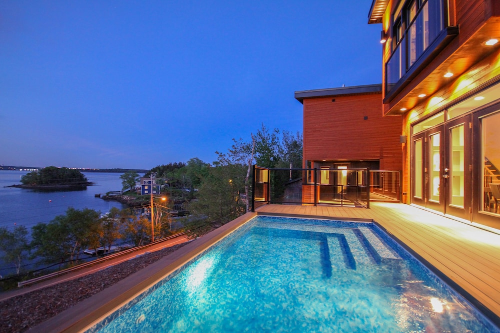 Lux Exec Home HFX Waterfront Pool Hot Tub - Image 1