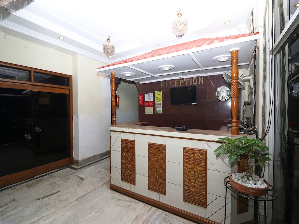Lobby & Reception