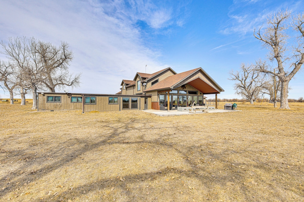 Riverside Retreat in Bridgeport w/ Game Room!