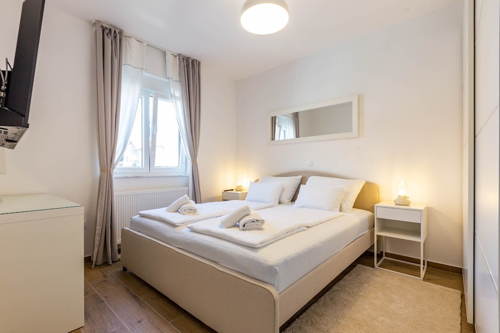 Exquisite Prestige Luxury Apartments With Shared Pool