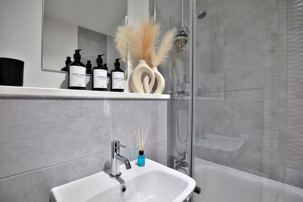 Manchester - 2-bed Apartment - Sleeps 4 - Wifi