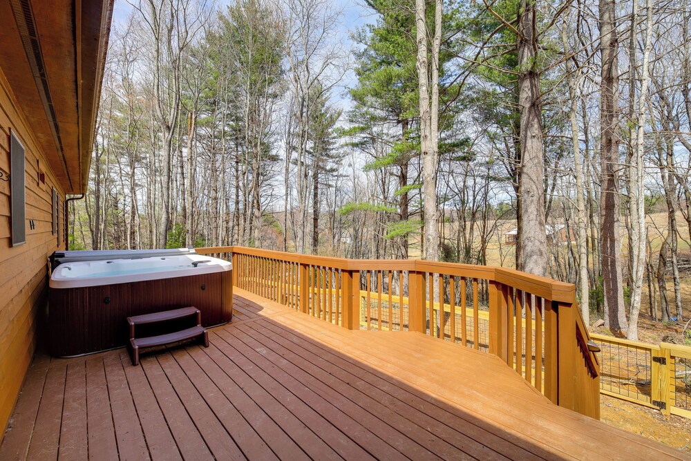 Deer River Retreat: Cabin Feel w/ Modern Touches