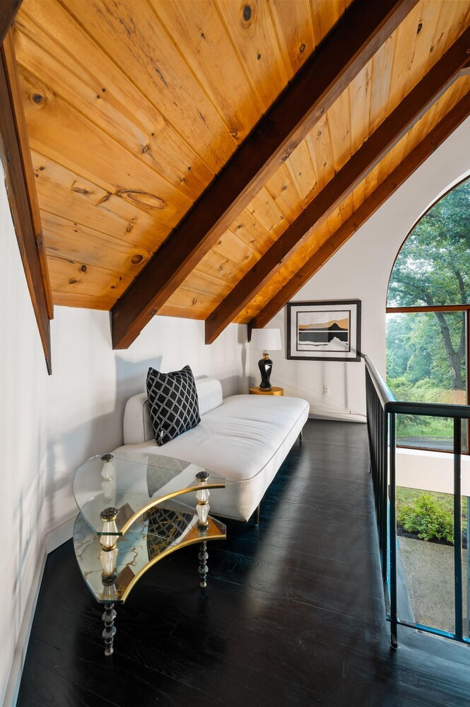 Art Deco Catskill Est w Epic Views view 2