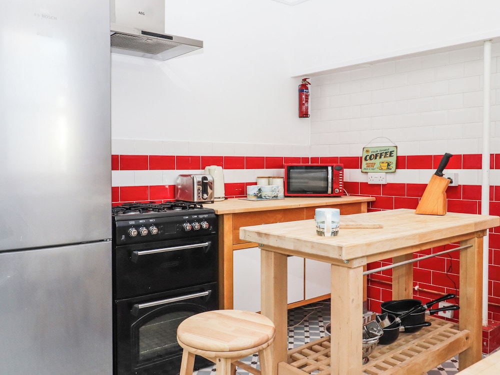 Goldhurst Apartment