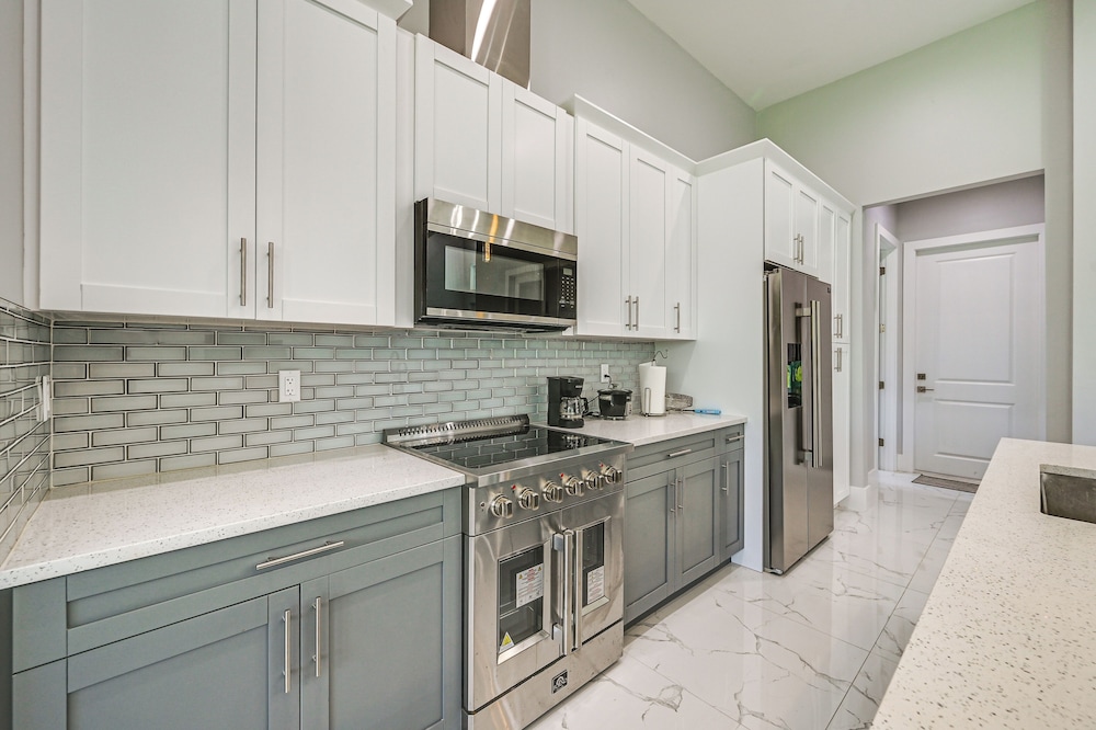 Pets Welcome - Home on 2.5 Acres in Naples!
