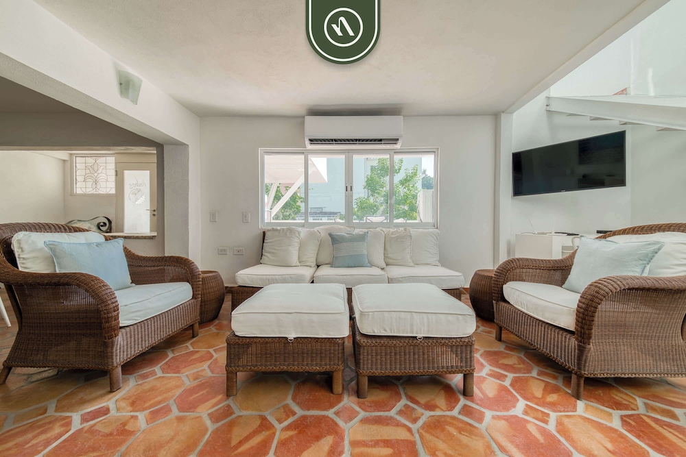 2 BR Condo Right - Romantic Zone - Private Rooftop