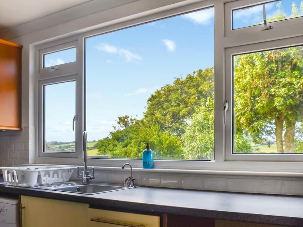 The Hideaway - Spacious 3 Bedroom Apartment