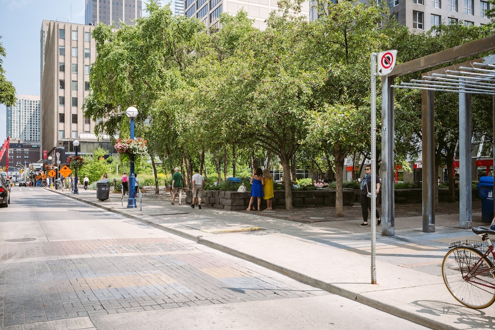 QuickStay - Chic in Yorkville (Yonge & Bloor)-4