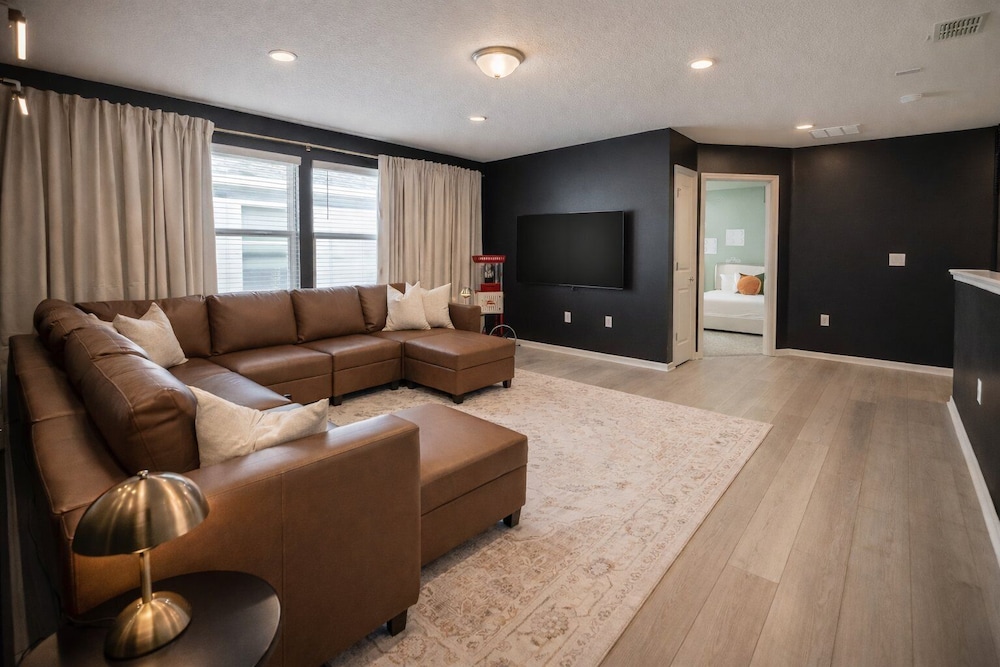 Luxury 5BR Home w/ Pool, Cinema & Game Room
