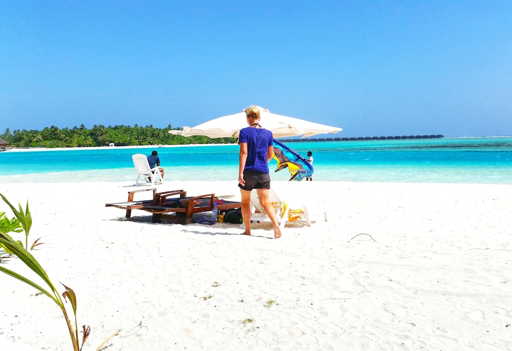Dhiffushi White Sand Beach Hotel 25