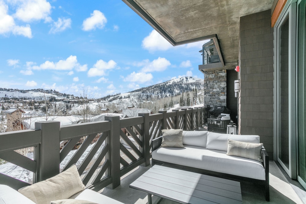 The Residences at The Tower-3 Bedroom Deluxe #6 3 Condo