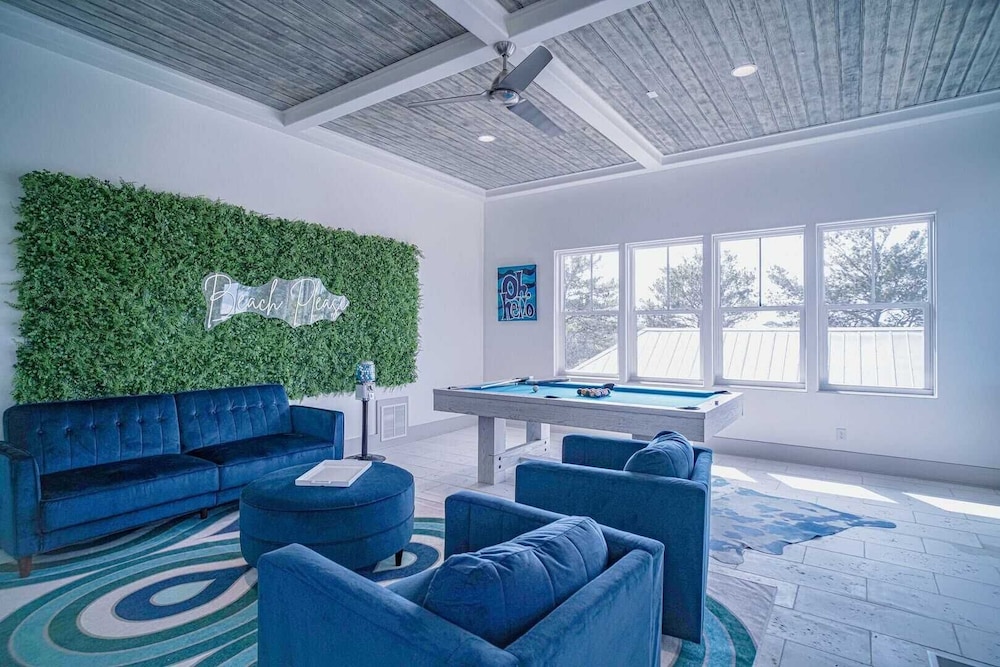 Beauty and the Beach by Avantstay Rooftop w/ Gulf Views, Pool Access