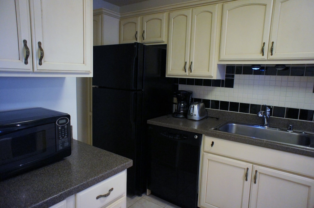 Hawaiian Unit + Walking Distance to Town - AC & Wifi! - Vrkcv