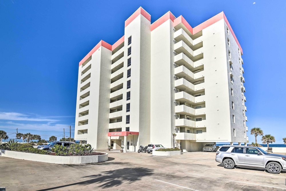 Luxe Oceanfront Condo w/ Pool, Beach Access + Gear