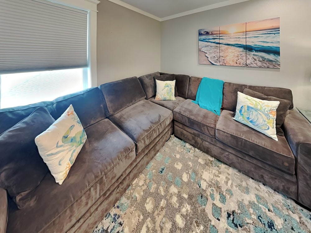 Rosé By The Bay by Ryson Vacation Rentals