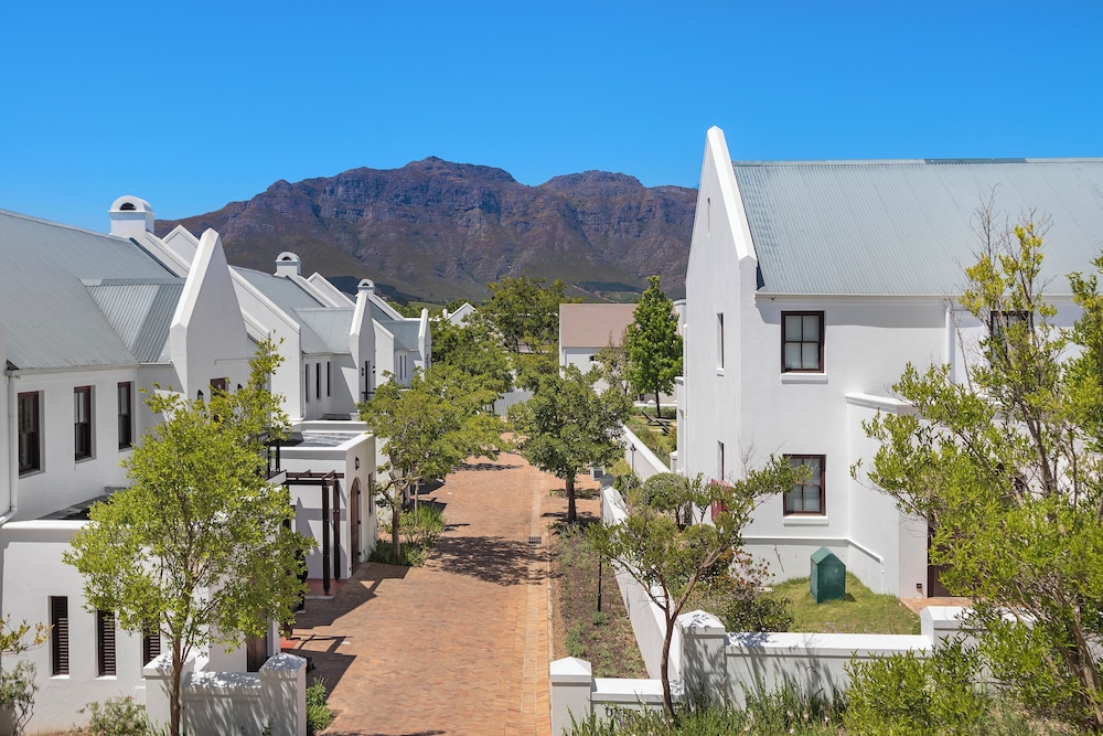 Winelands Golf Lodges at De Zalze