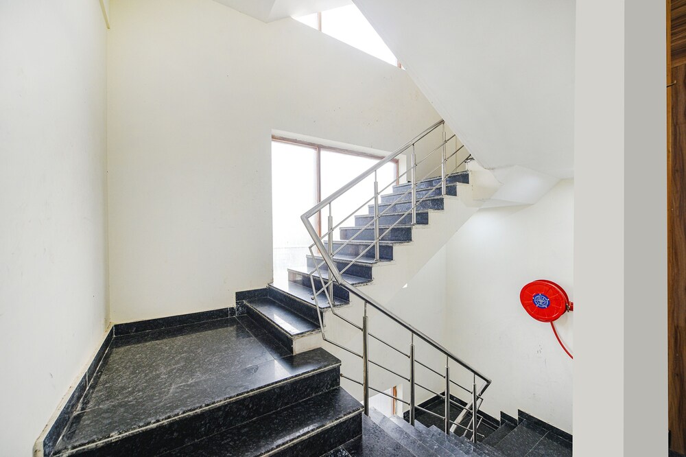 Fabhotel Radiant Blu