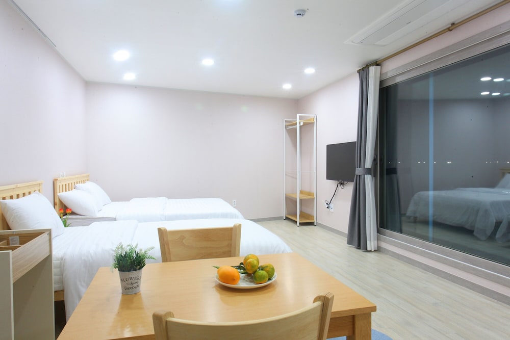 Sea and Star Pension view 5