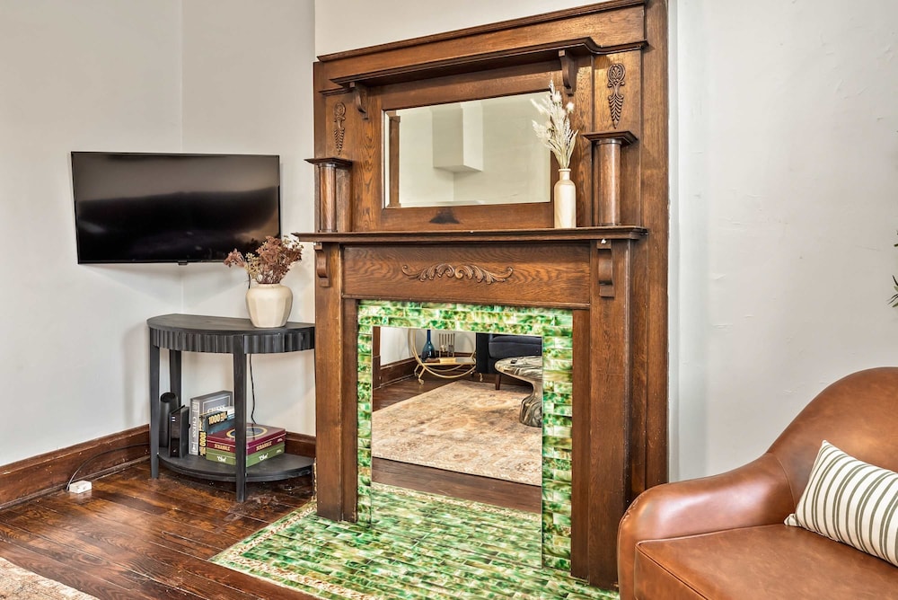 German Charm Suites Sleeps 8!