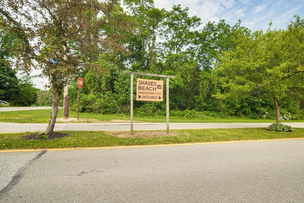 Home < 1 Mi to Lake Erie & Shades Beach Park!