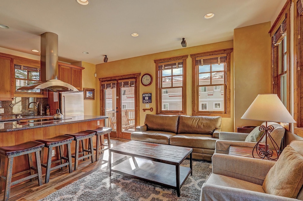 Mountain Ridge  2 Bedroom Townhouse by RedAwning